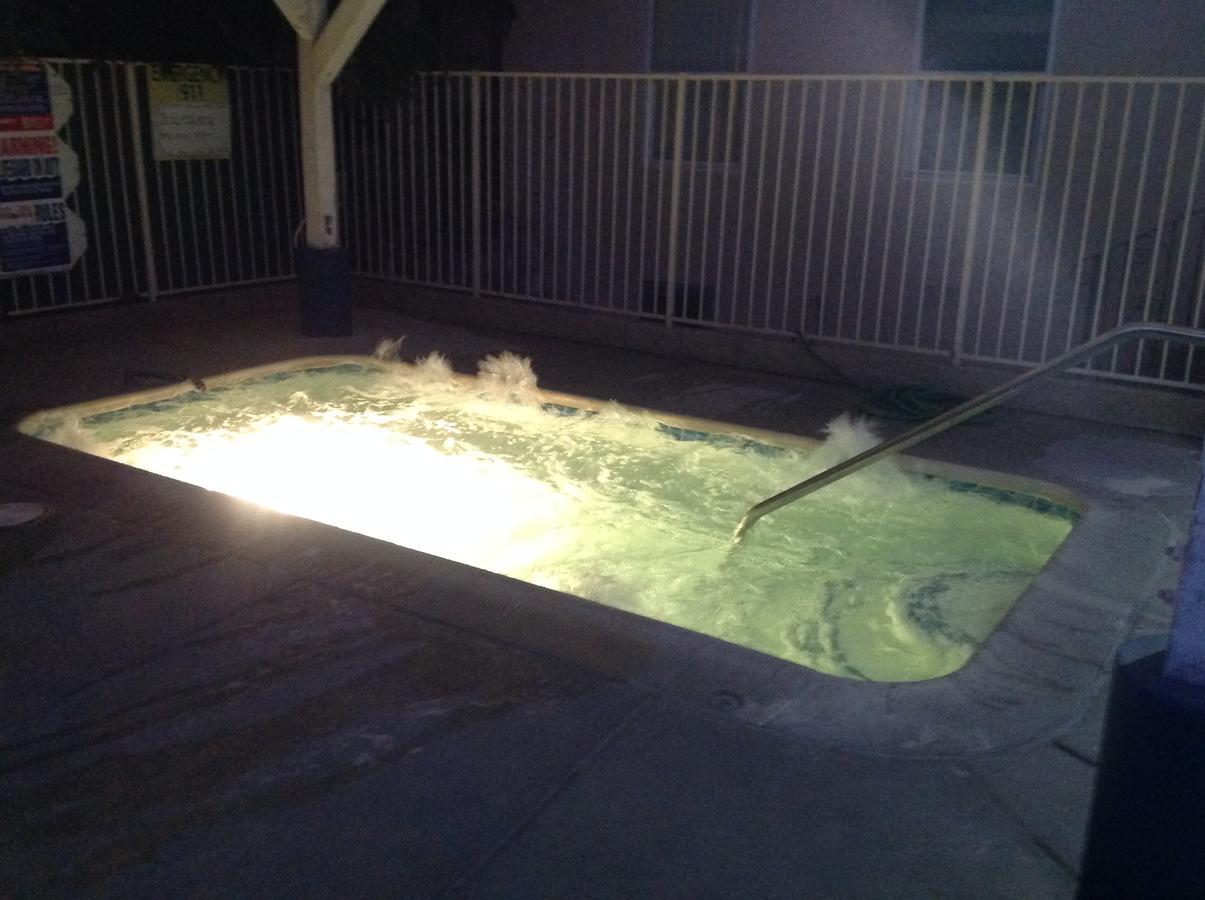 Elsinore Hotsprings Motel Лейк-Элсинор Экстерьер фото